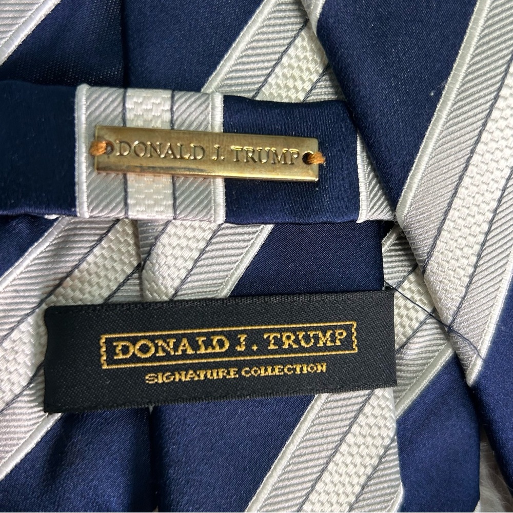 Donald J Trump Collection Silk Tie In navy blue silver gray white